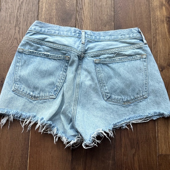 AGOLDE PARKER VINTAGE CUT OFF SHORT IN ENCORE - Picture 5 of 5